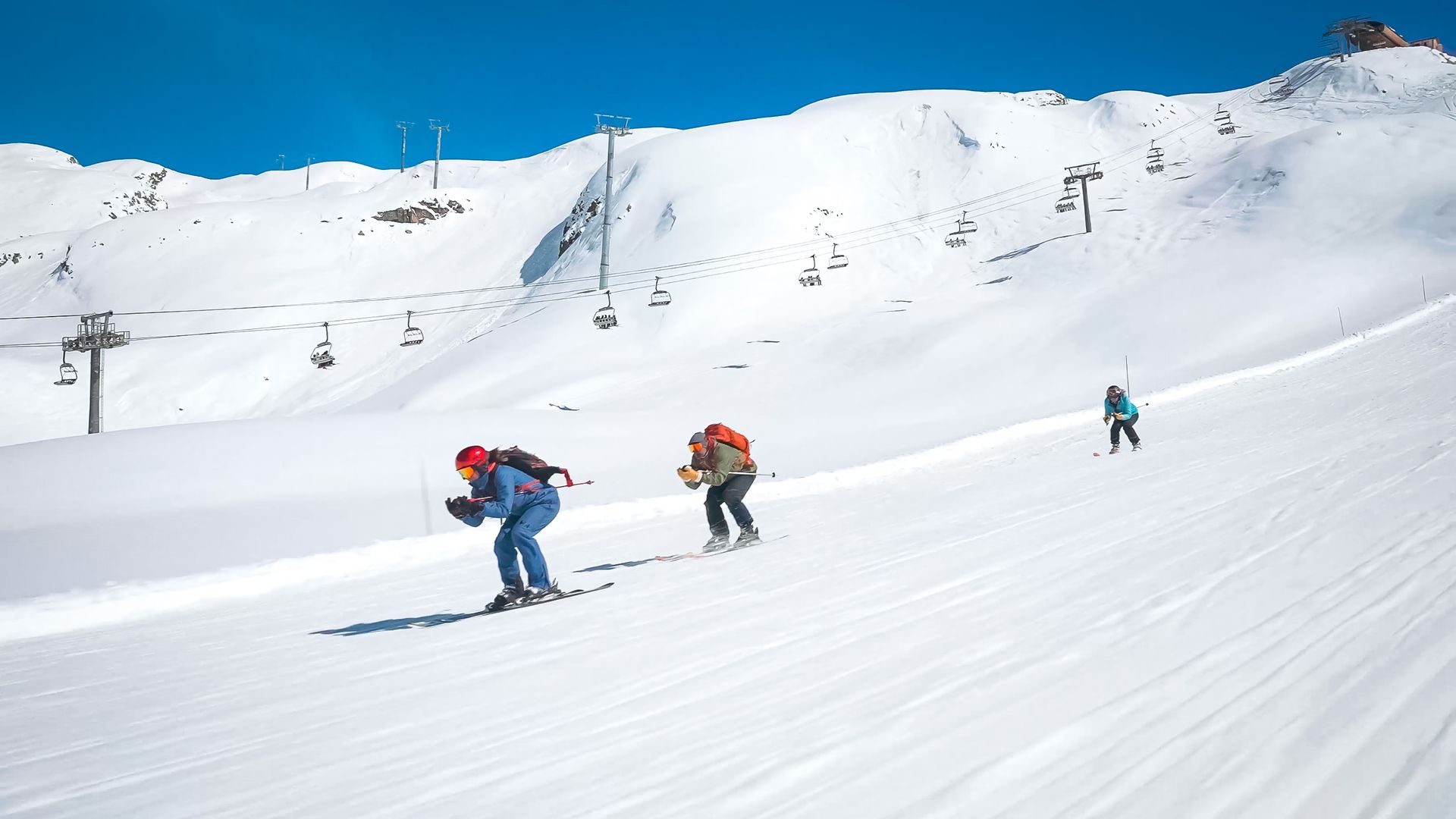 Join our expert ski lessons in the heart of Savoie and Tarentaise's finest ski resorts. Enjoy a personalized ski lesson with our skilled instructors across the stunning resorts of Savoie and Tarentaise.