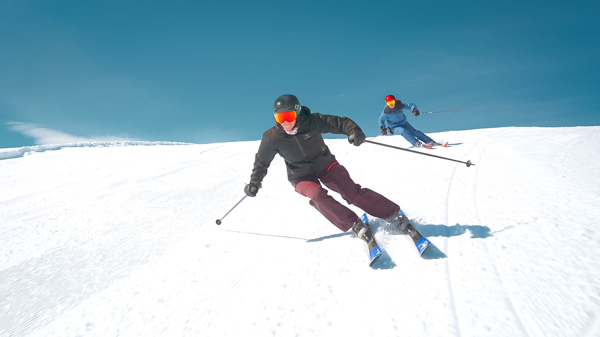 Découvrez nos monitrices de ski passionnées en action sur les pistes de Savoie Professional ski instructors in action on the slopes of Savoie and Tarentaise, including Les Arcs, La Plagne, Courchevel, and Méribel